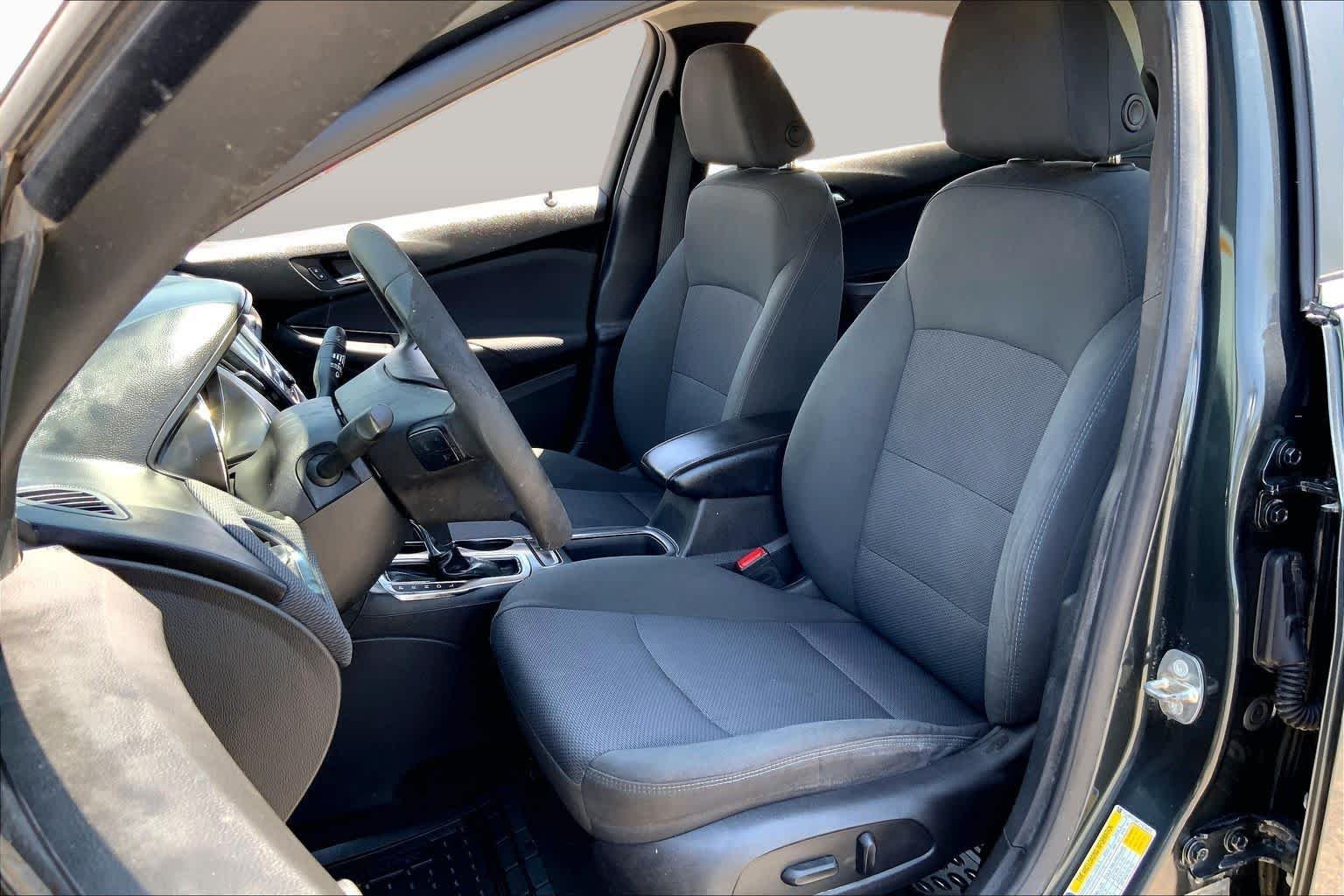 Used 2018 Graphite Metallic Chevrolet LT image 8