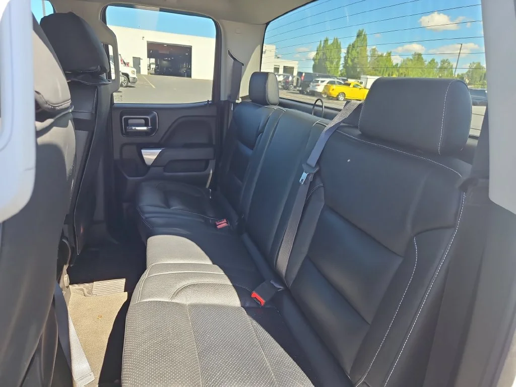 Used 2018 Summit White Chevrolet LT image 23