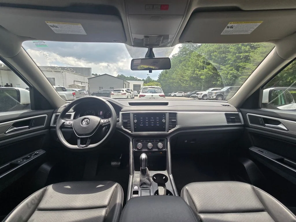 Used 2018 White Volkswagen 3.6L V6 SE image 13