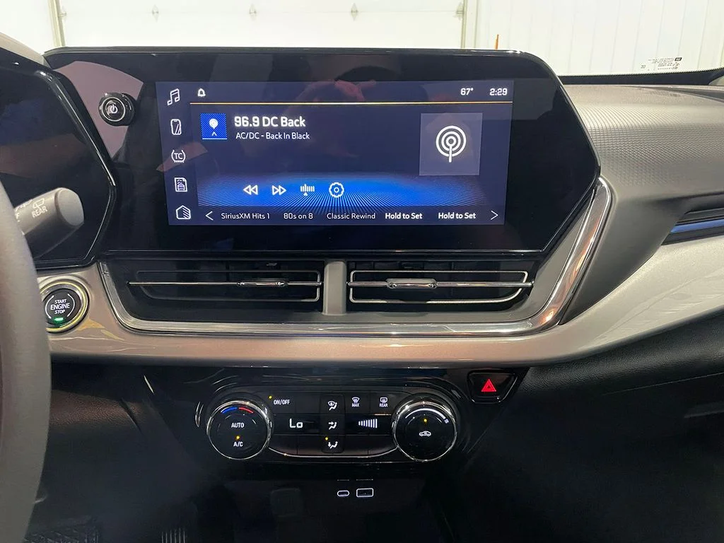 Used 2025 Gray Chevrolet LT image 28