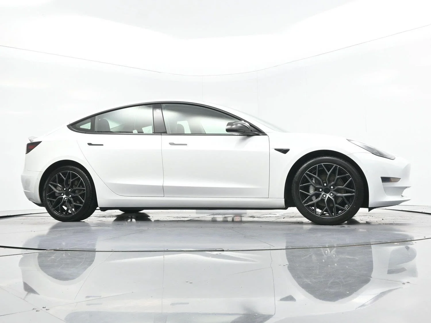 Used 2021 Pearl White Multi-coat Tesla Standard Range Plus image 36