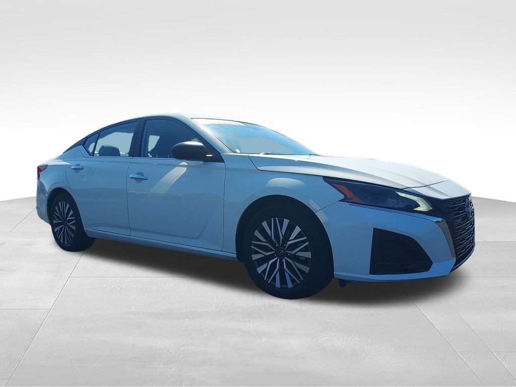 Used 2025 White Nissan 2.5 SV image 7
