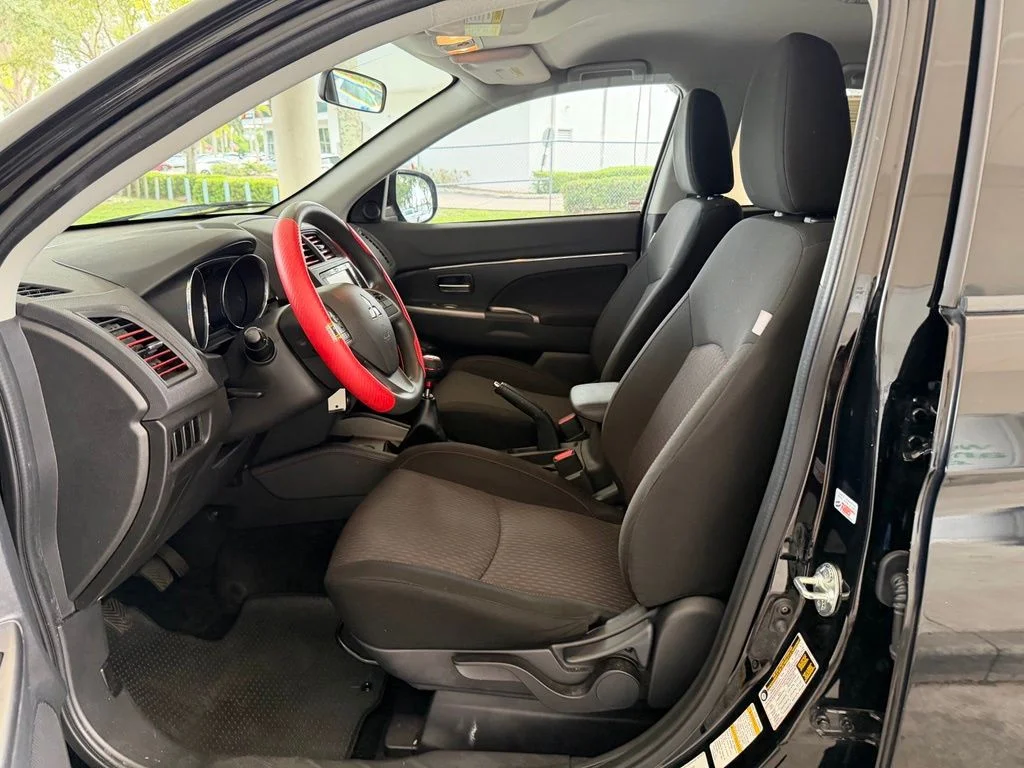 Used 2019 Black Mitsubishi  image 5