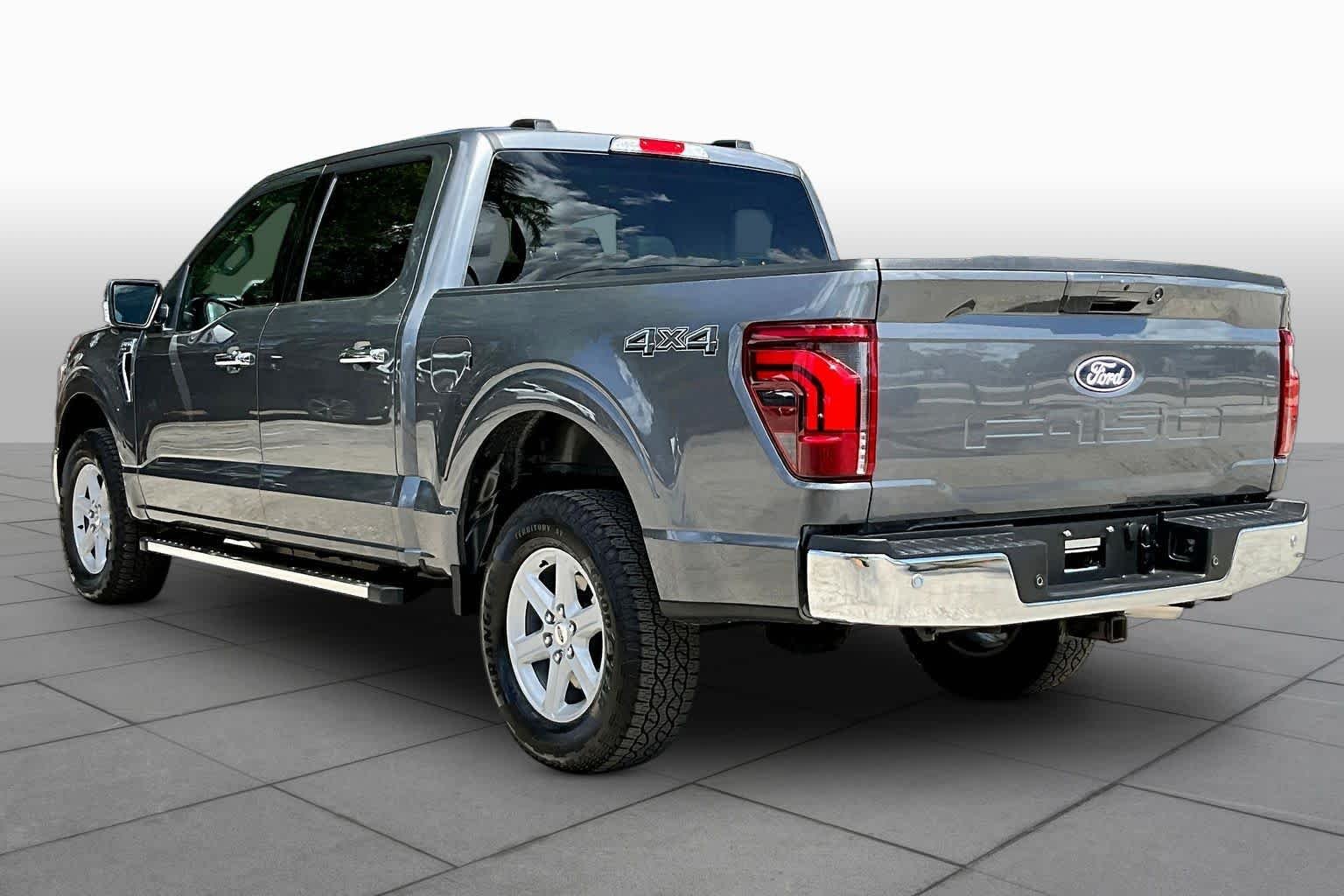 Used 2025 Carbonized Gray Metallic Ford LARIAT image 21