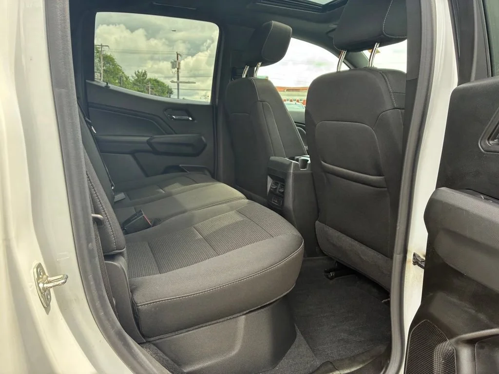Used 2024 Summit White GMC Elevation image 53