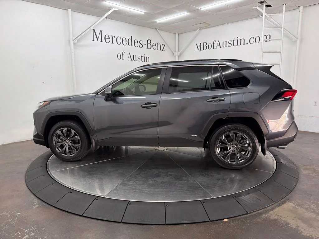 Used 2023 Gray Toyota XLE Premium image 4
