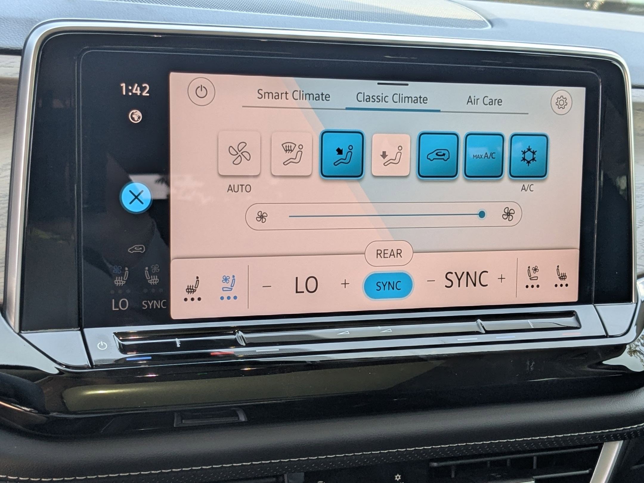 New 2026 Silver Mist Metallic Volkswagen 2.0T SE w/Technology image 13