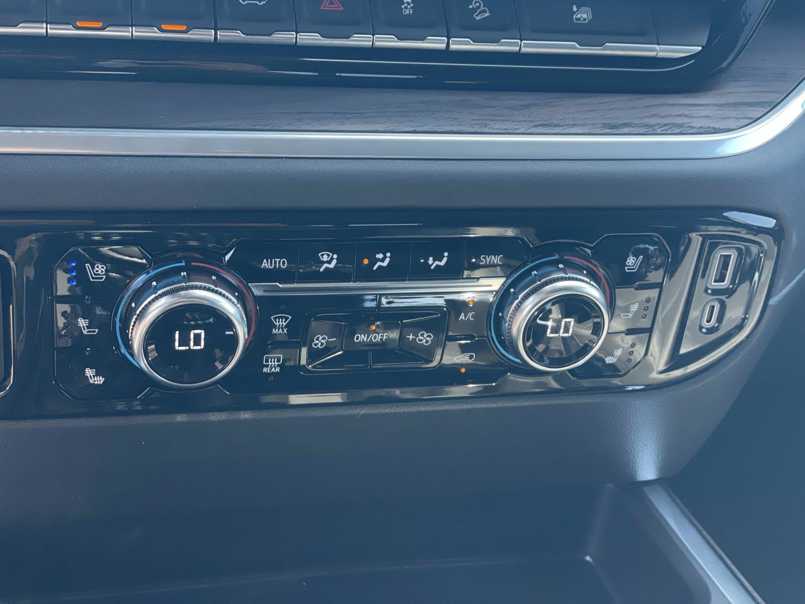 2026 GMC Sierra 1500 SLT - Photo 17