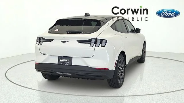 New 2026 Star White Metallic Tri-coat Ford Premium image 7