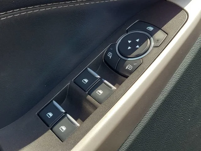 2023 Ford Explorer XLT - Photo 25