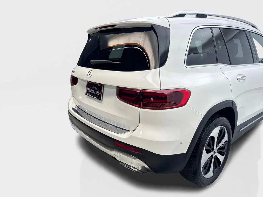 Used 2025 White Mercedes-Benz GLB 250 image 18