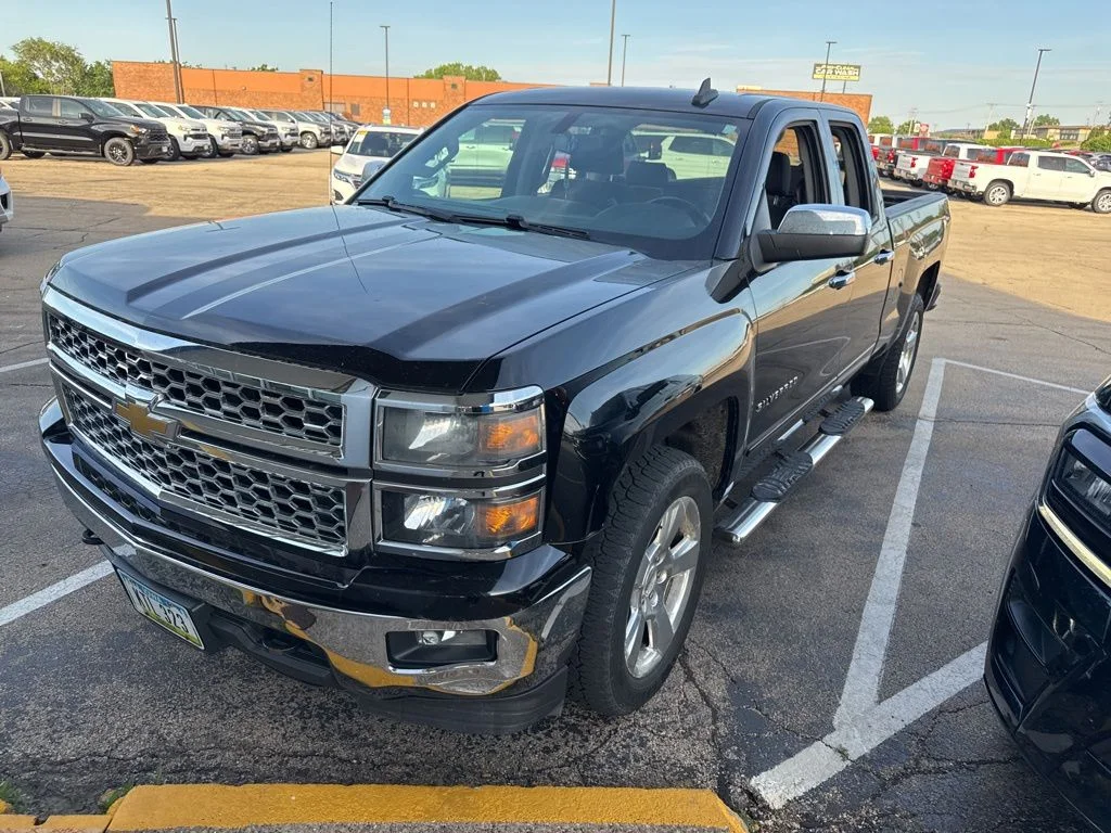 Used 2015 Black Chevrolet LT image 6