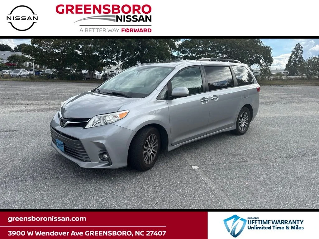 Used 2018 Silver Toyota XLE Premium image 1