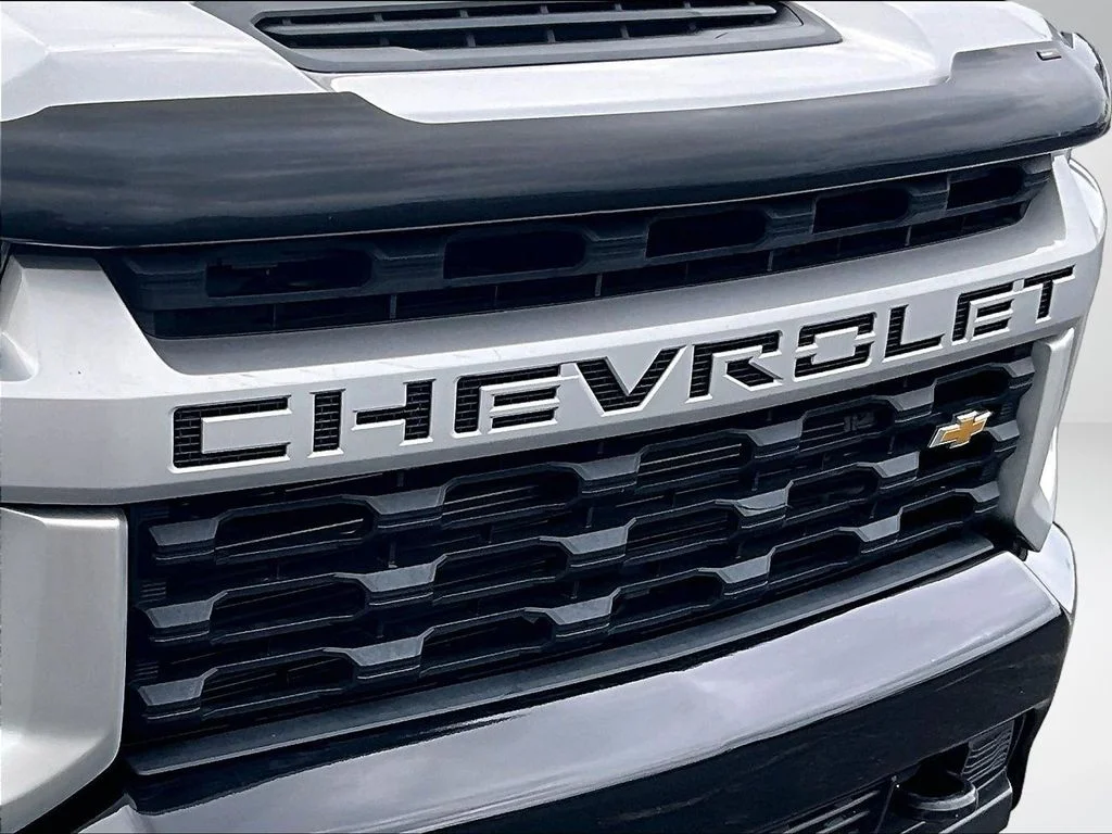Used 2021 Silver Chevrolet Custom image 26
