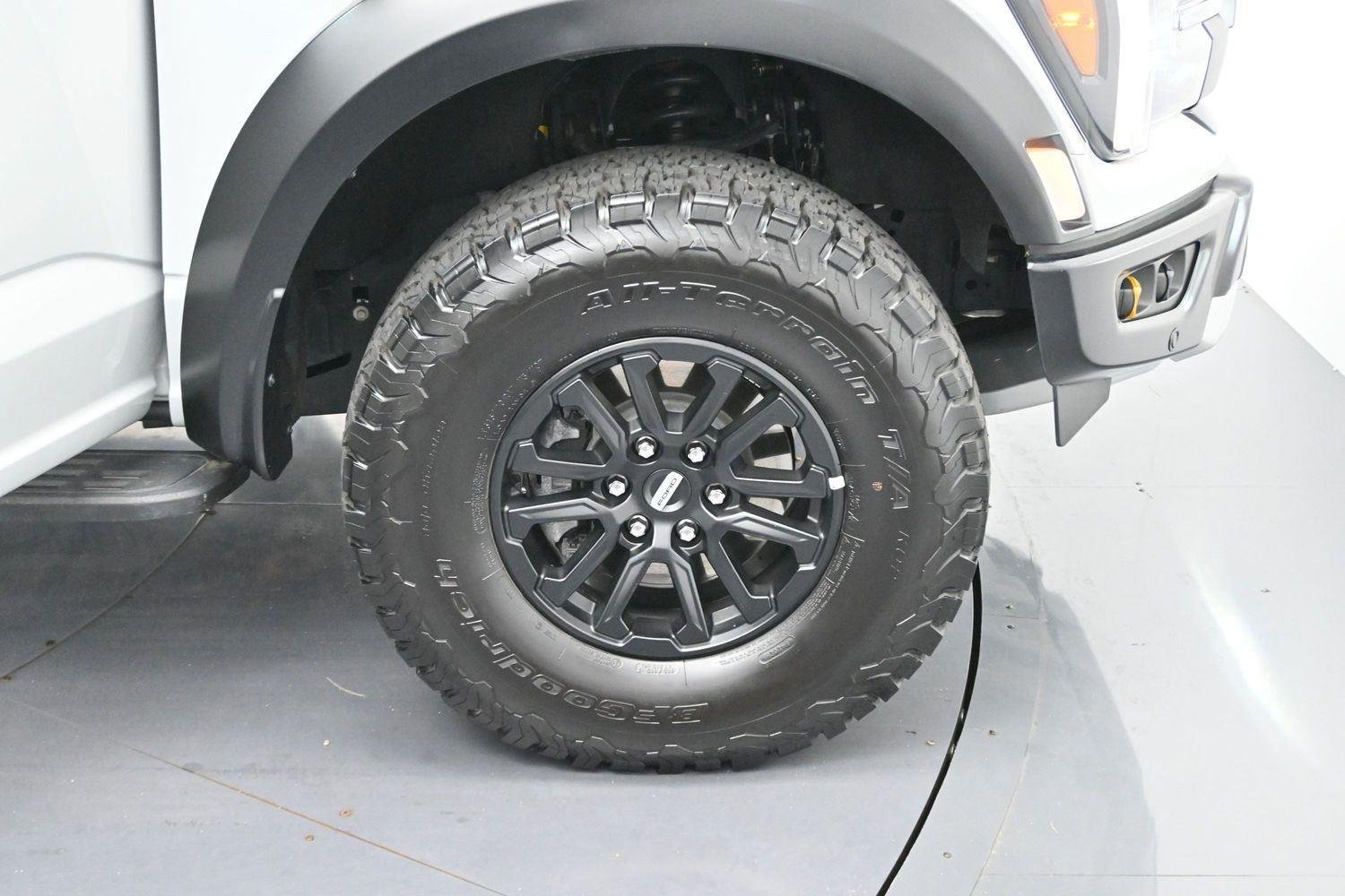 Used 2024 Avalanche Gray Ford Raptor image 38