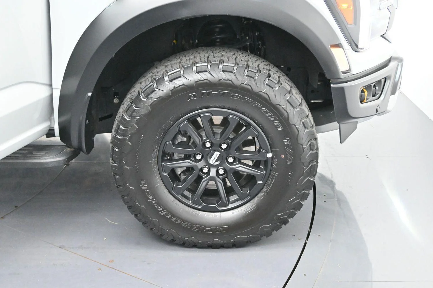 Used 2024 Avalanche Gray Ford Raptor image 38