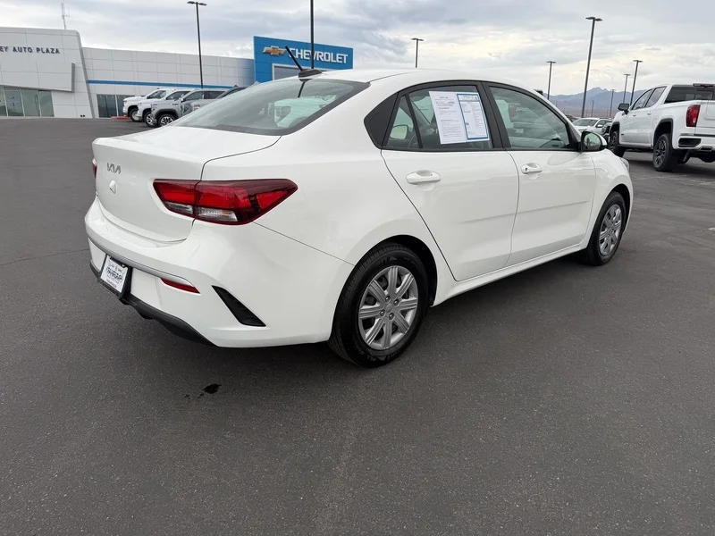 Used 2022 Clear White Kia LX image 3
