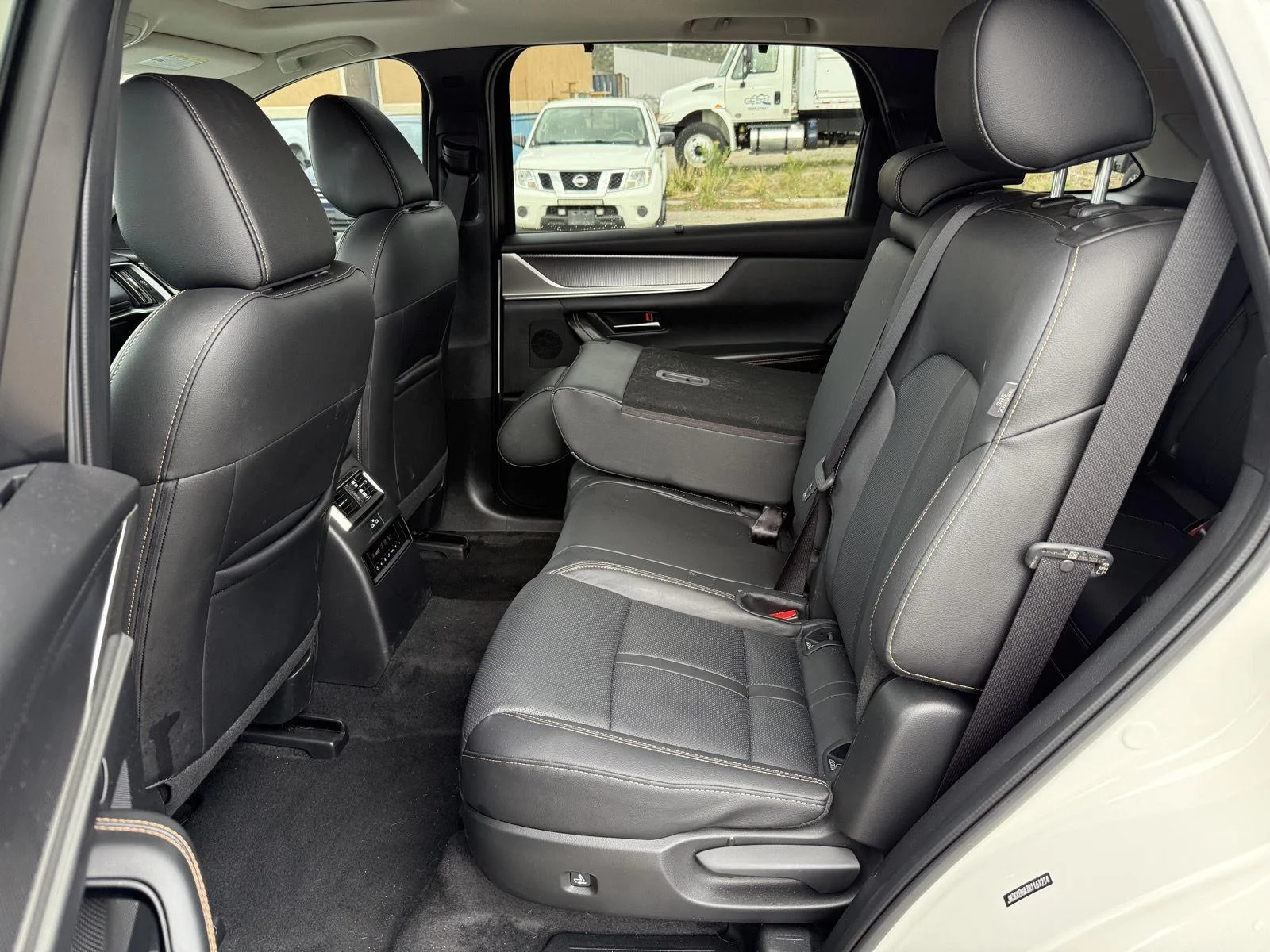 Used 2024 Rhodium White Premium Mazda Preferred image 6