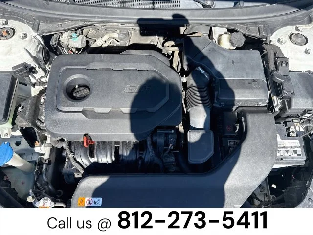 Used 2016 White Hyundai SE image 27