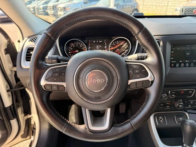 Used 2019 White Jeep Latitude image 14