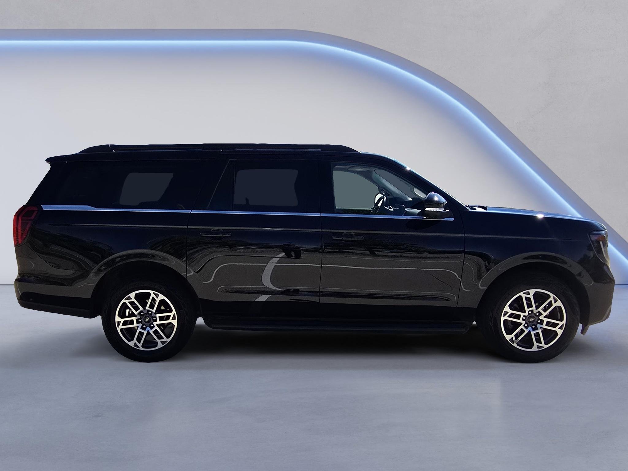 Used 2025 Agate Black Metallic Ford Active image 6