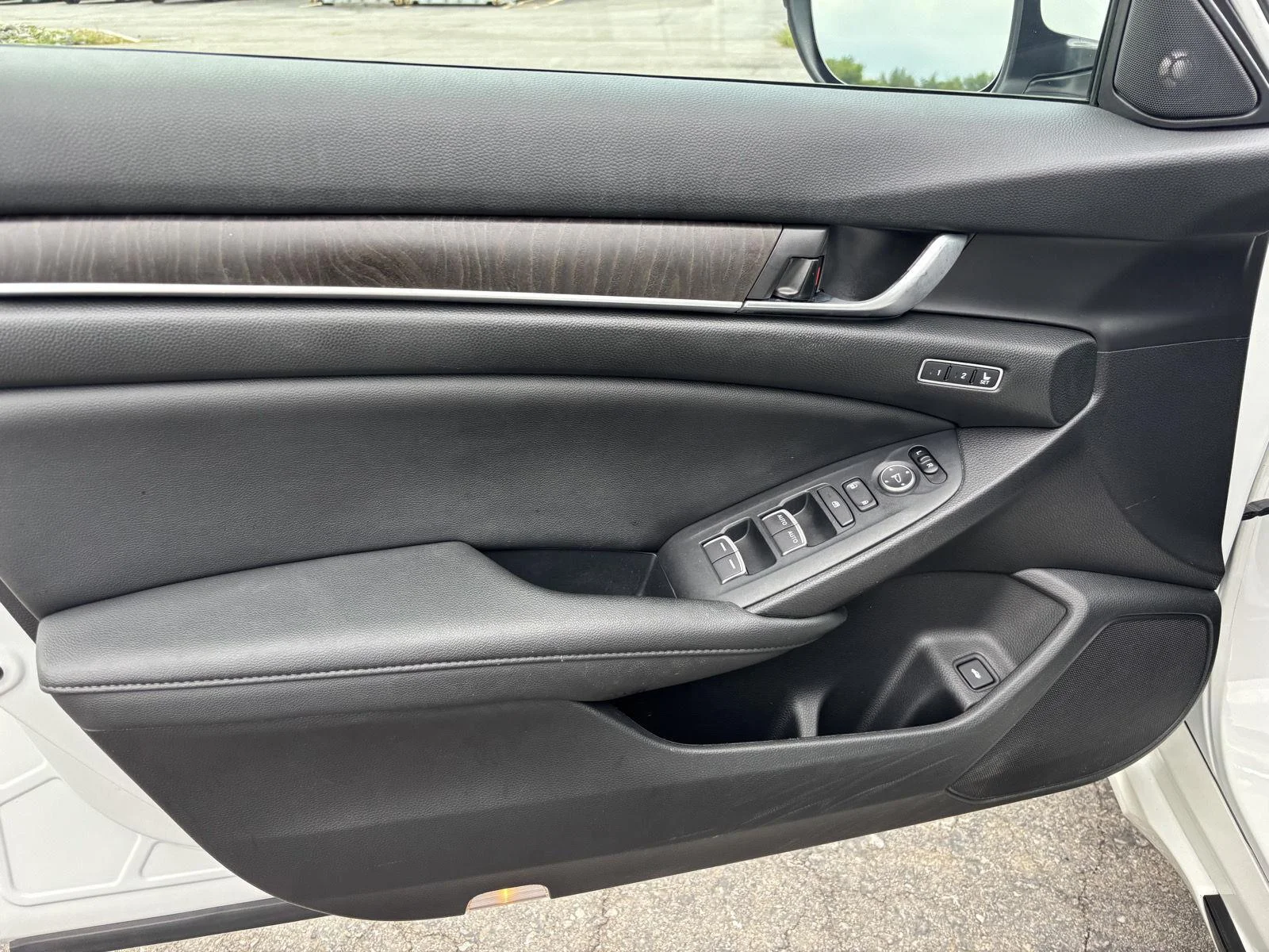 Used 2020 Platinum White Pearl Honda EX-L image 14