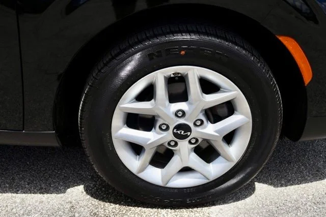 Used 2022 Black Kia LX image 14