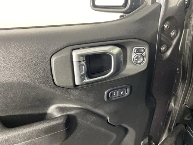 Used 2022 Gray Jeep Rubicon image 15