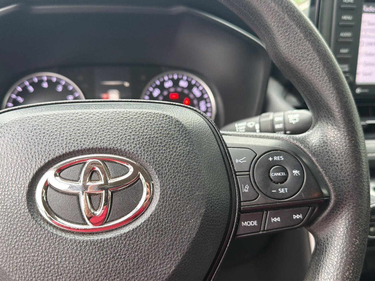 Used 2020 Super White Toyota XLE image 20