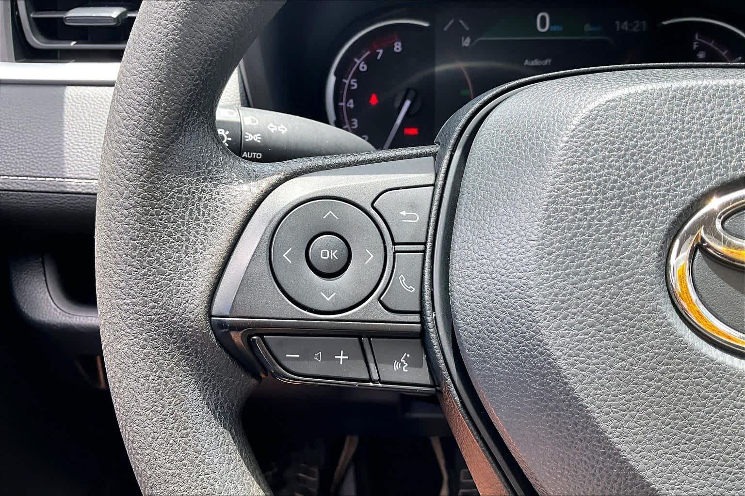 2023 Toyota RAV4 XLE - Photo 23