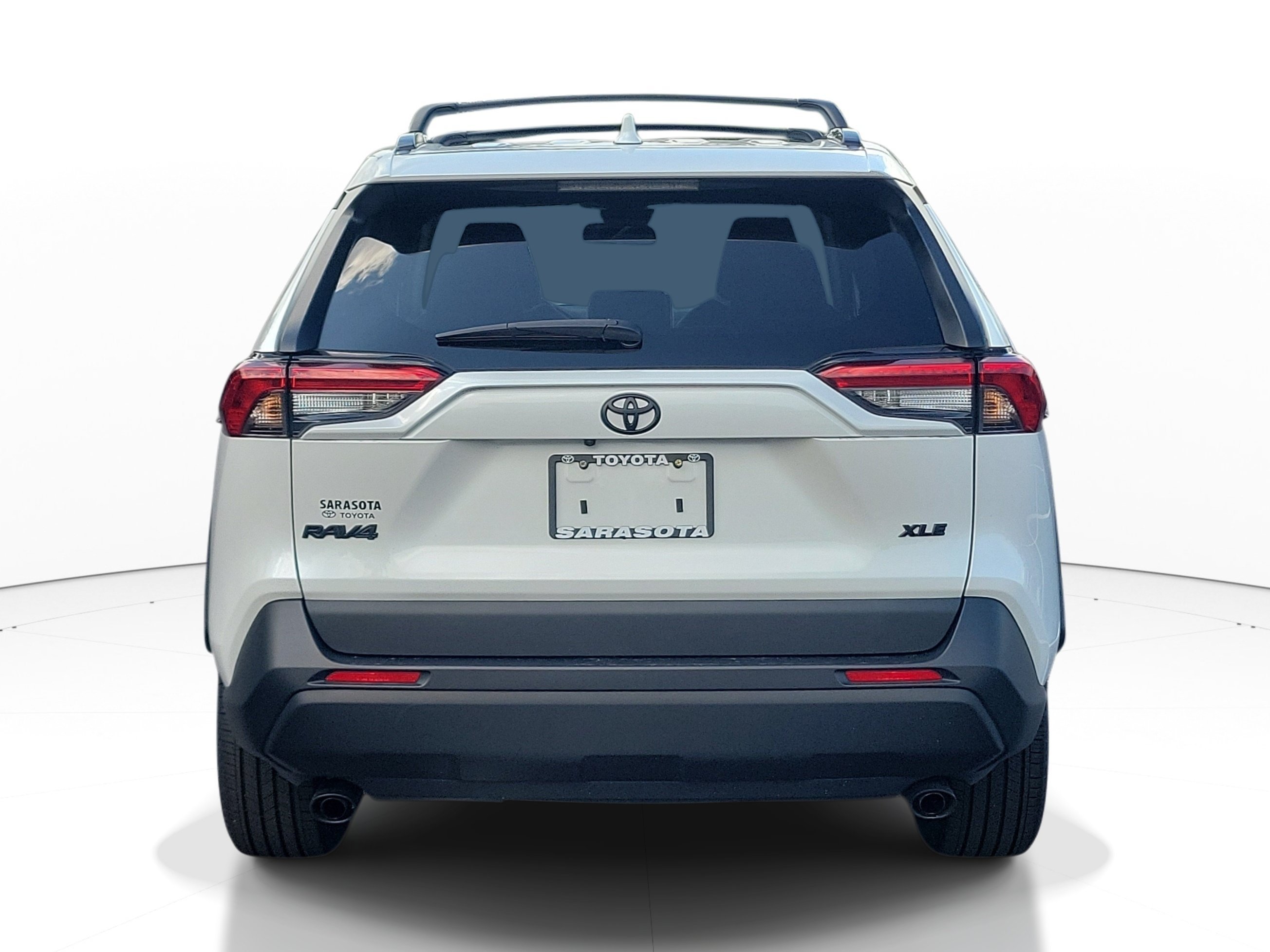 Used 2024 Pearl Toyota XLE Premium image 4