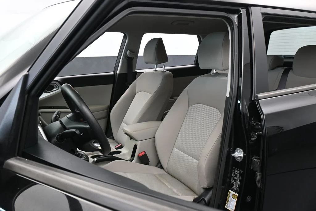 Used 2023 Fusion Black Kia LX image 9