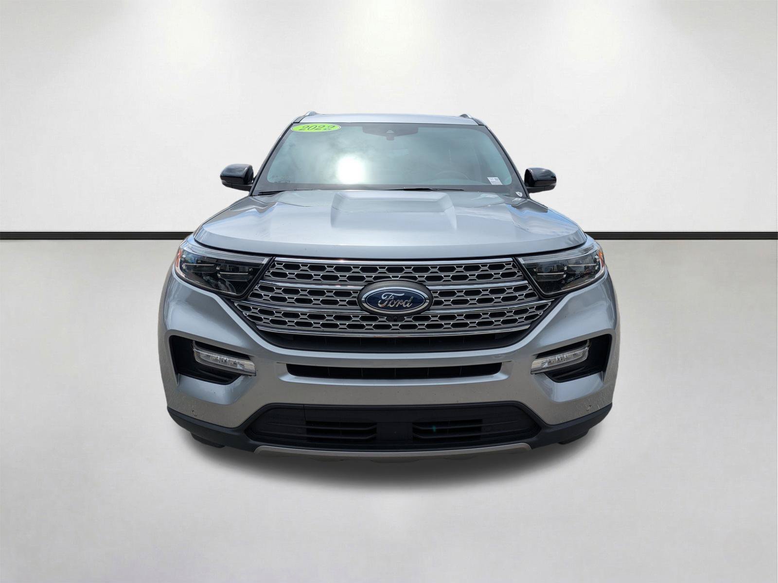 Used 2022 Silver Metallic Ford Limited image 3