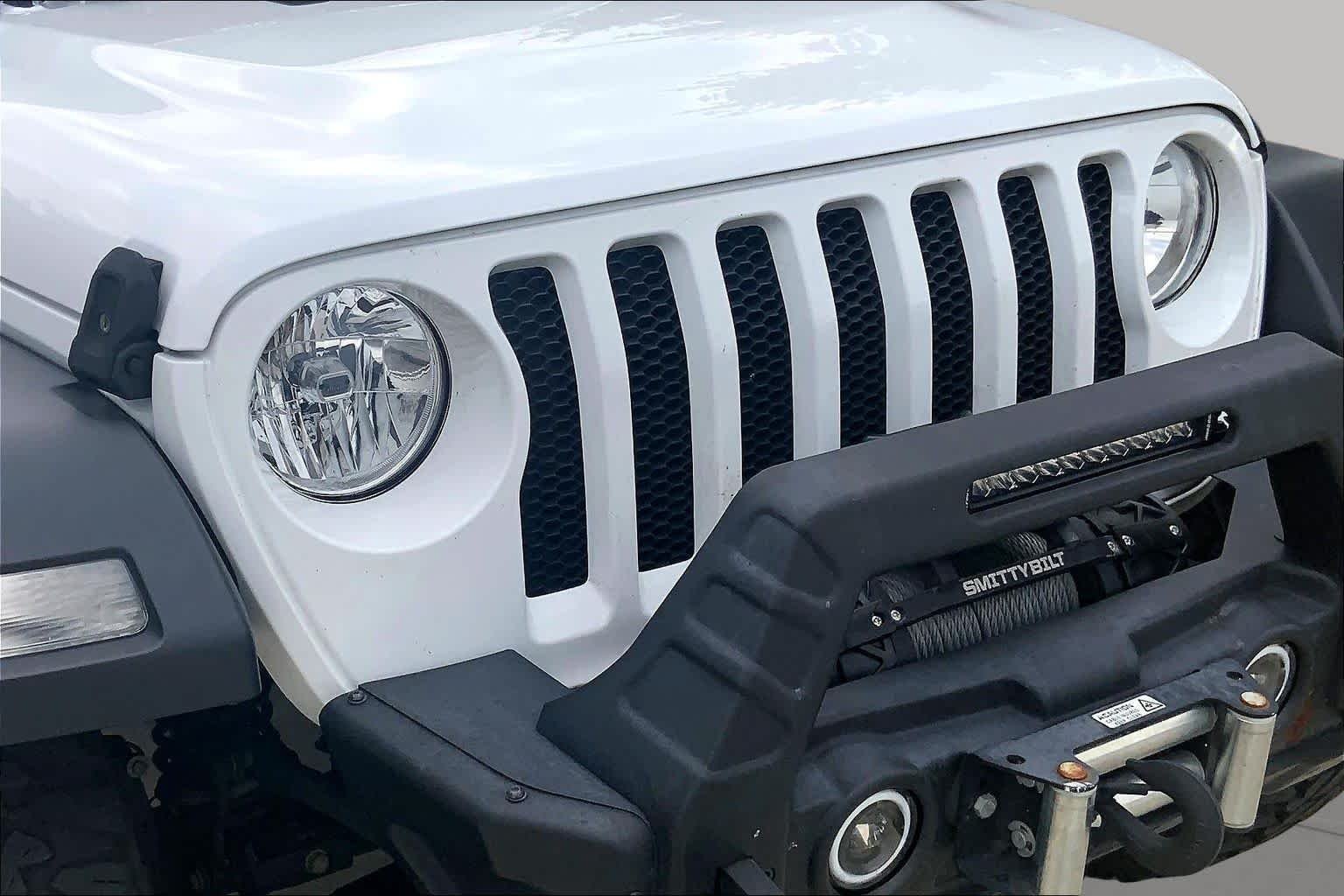 Used 2018 Bright White Clearcoat Jeep Sport image 32