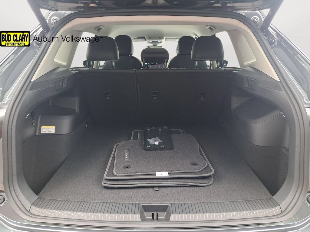 2025 Volkswagen Tiguan SE - Photo 23