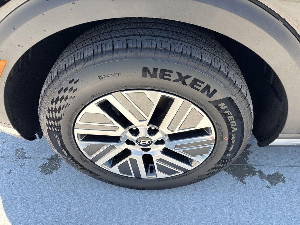New 2026 Abyss Black Hyundai SEL 7P image 13