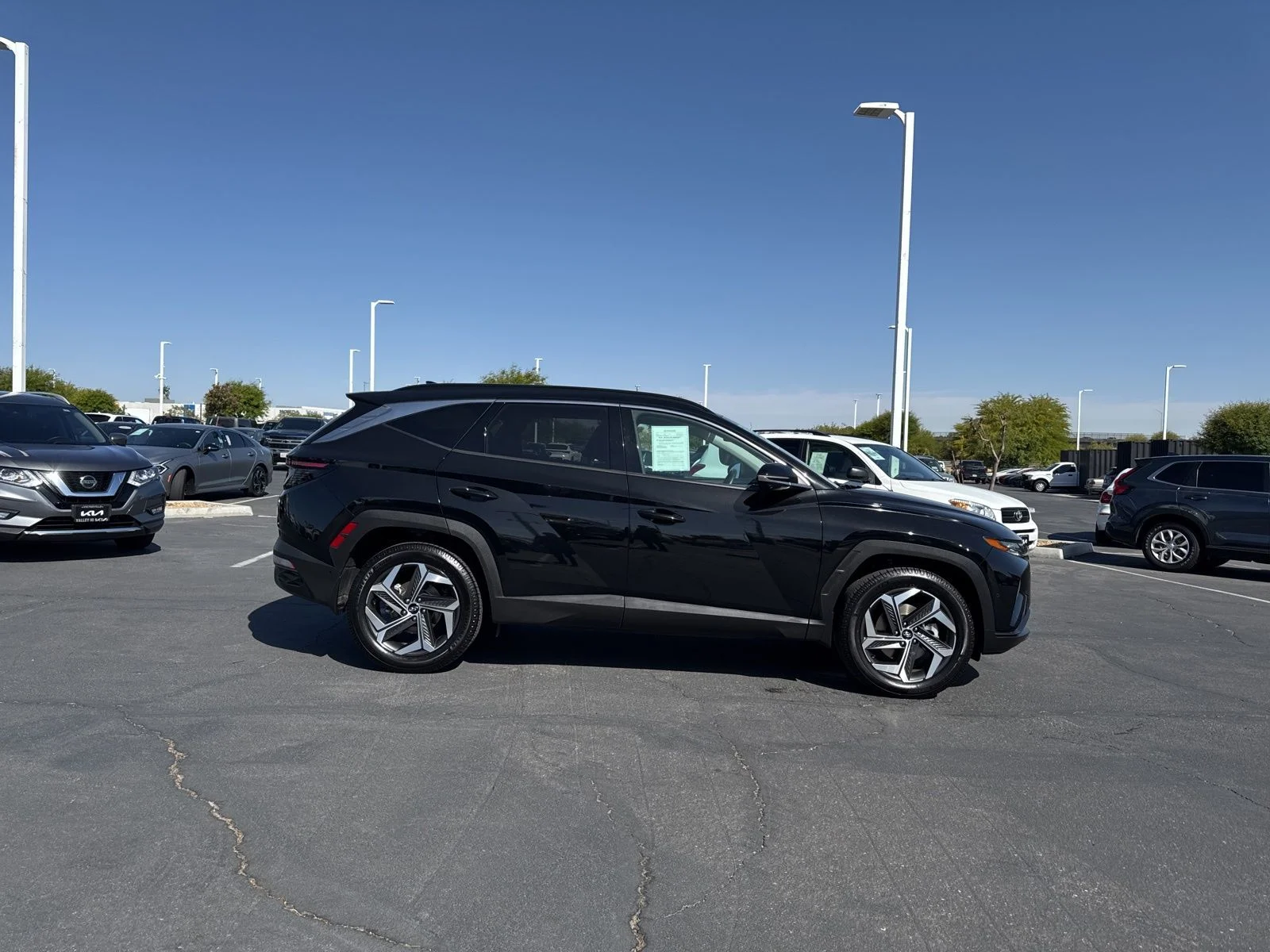 Used 2022 Phantom Black Hyundai Limited image 4