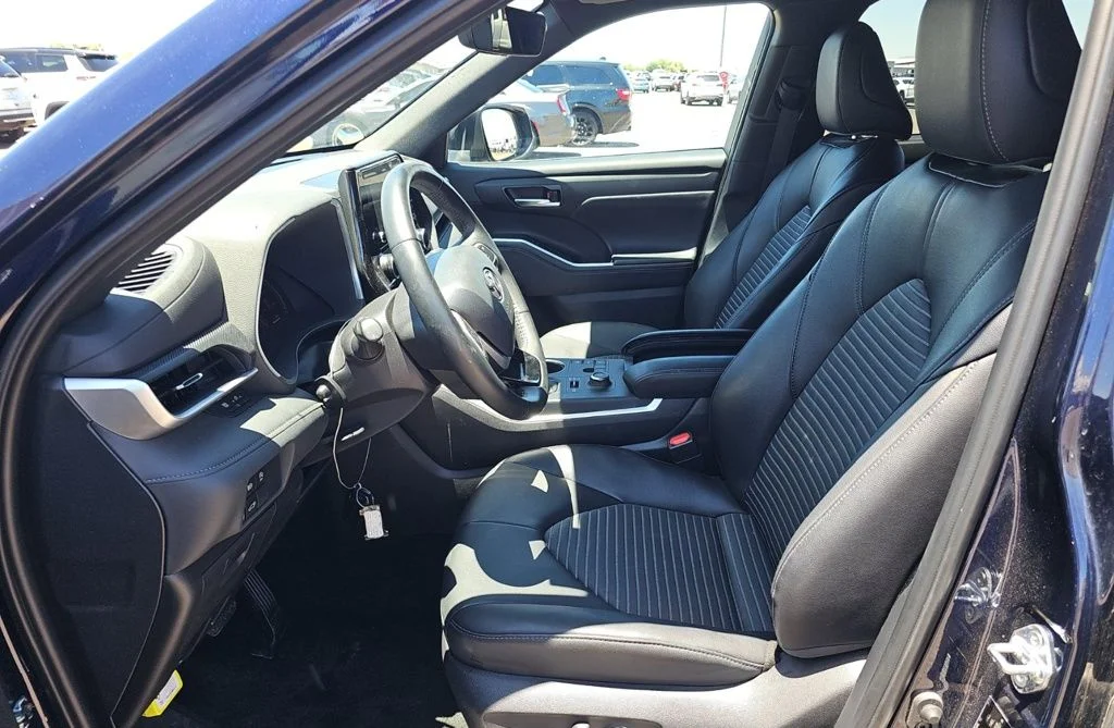 Certified Used 2025  Toyota XSE image 6