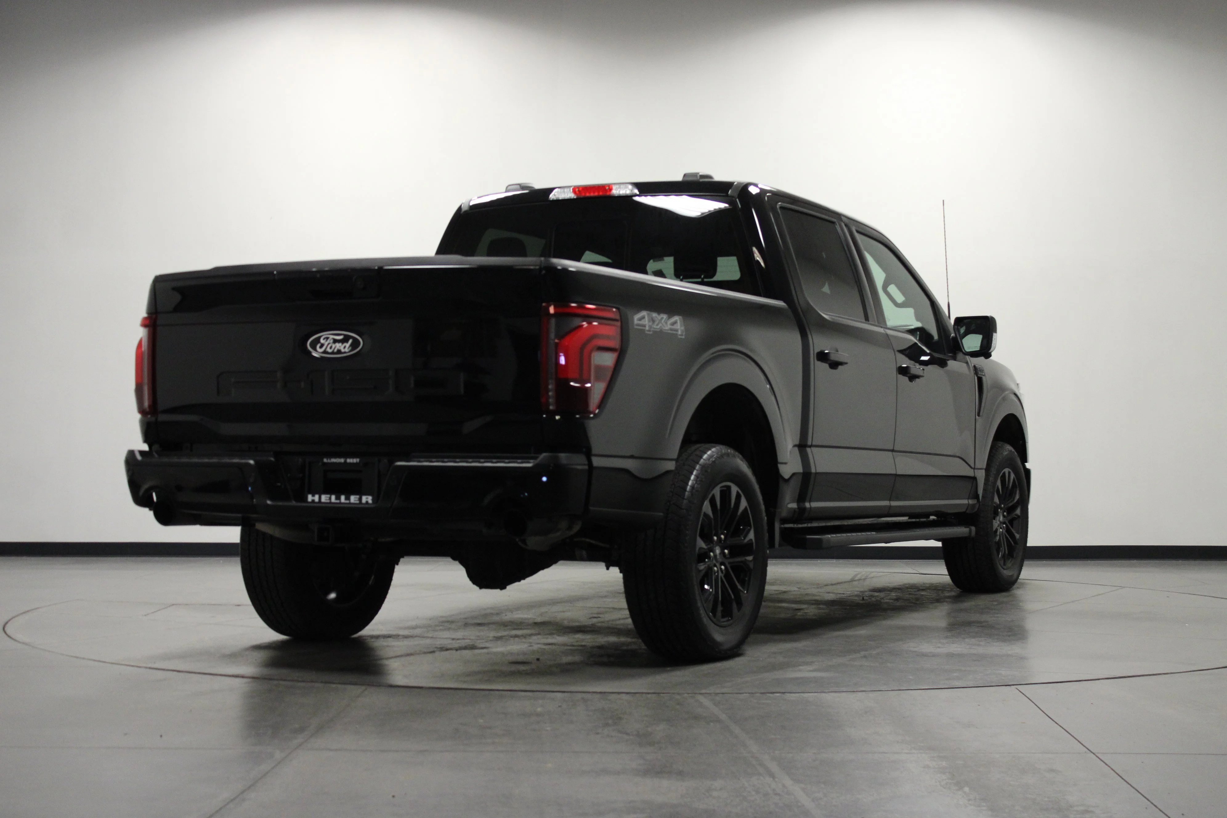 Used 2025 Agate Black Metallic Ford LARIAT image 4