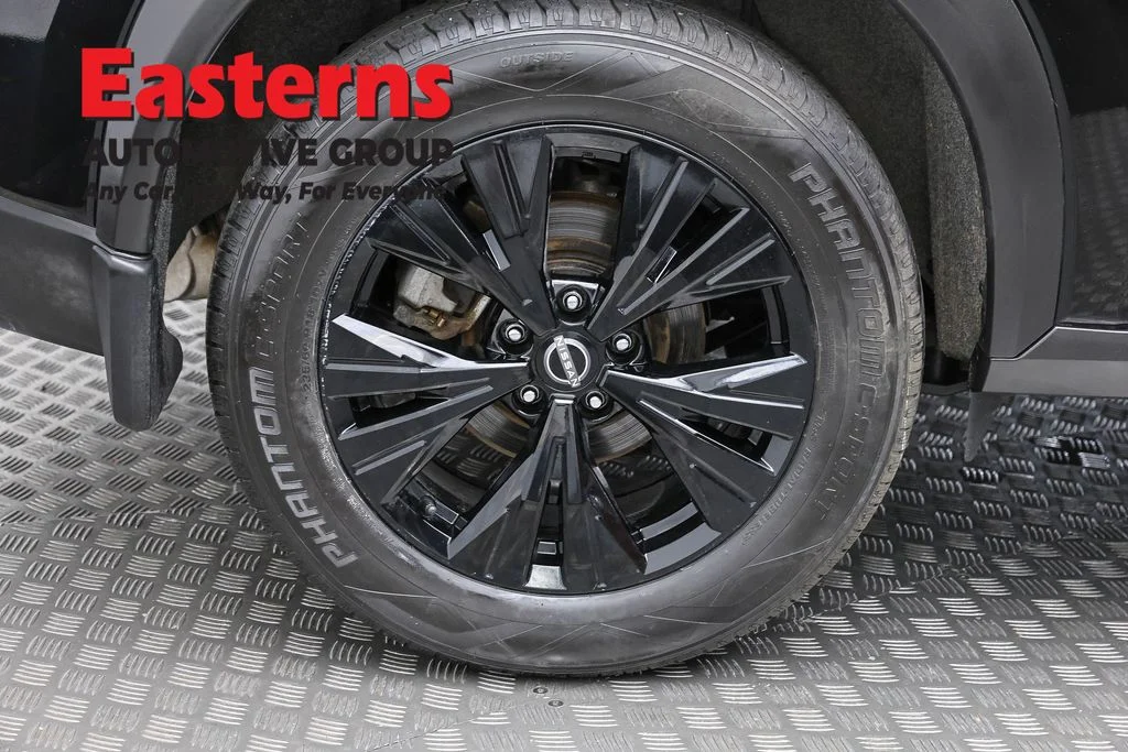 Used 2023 Black Nissan SV image 31