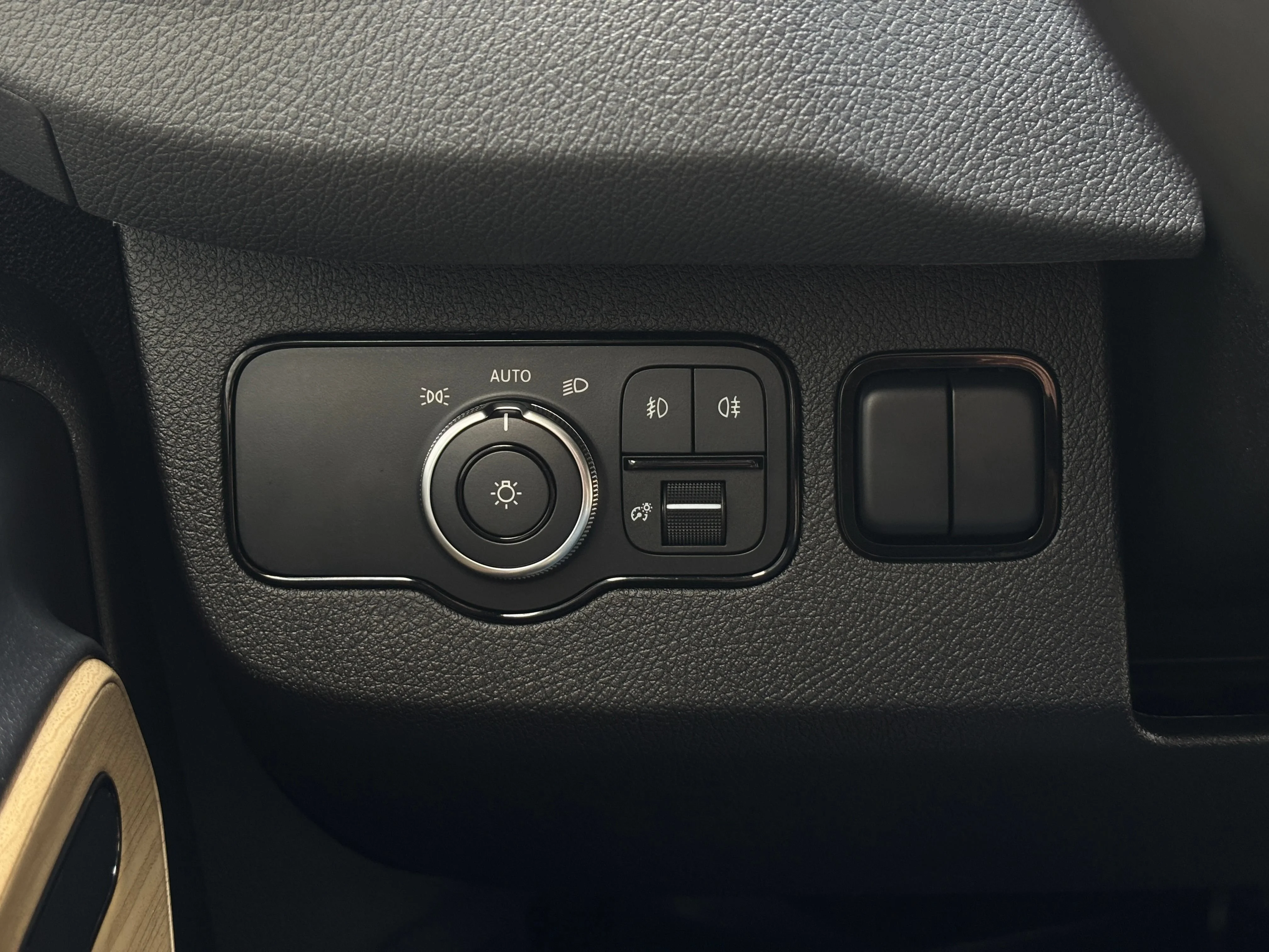 Used 2021  Mercedes-Benz  image 26