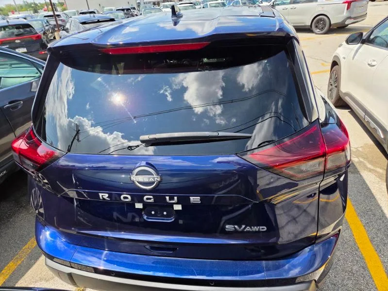 Used 2024 Blue Nissan SV image 4