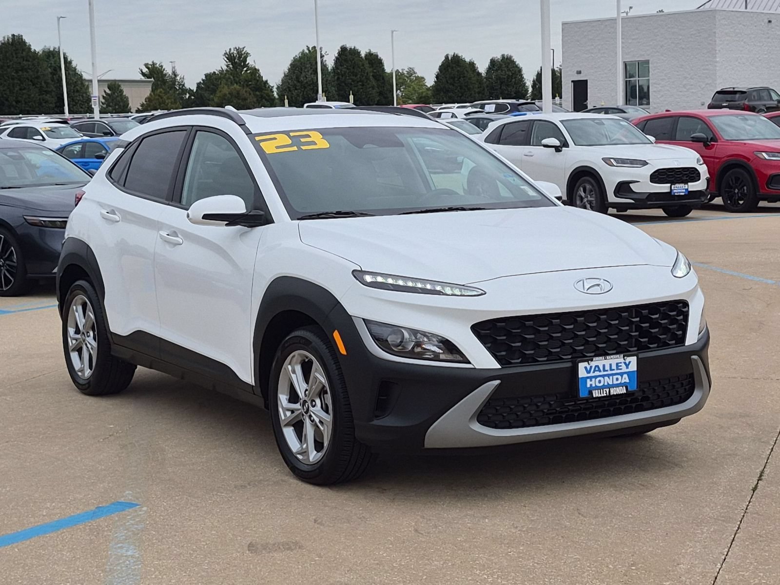 Used 2023 Lunar White Hyundai SEL AWD image 4