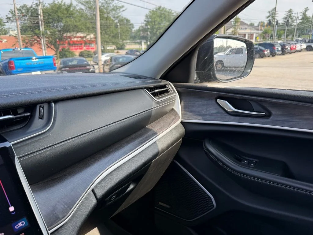 Used 2022 Black Jeep Limited image 22