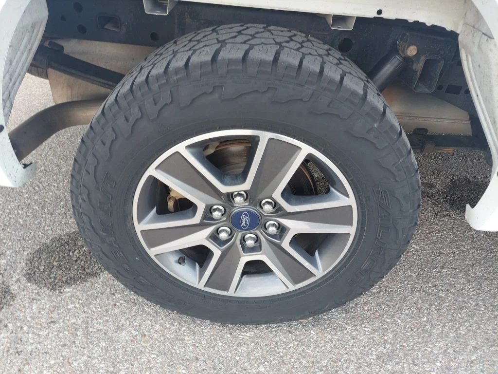 Used 2017 Oxford White Ford XLT image 9