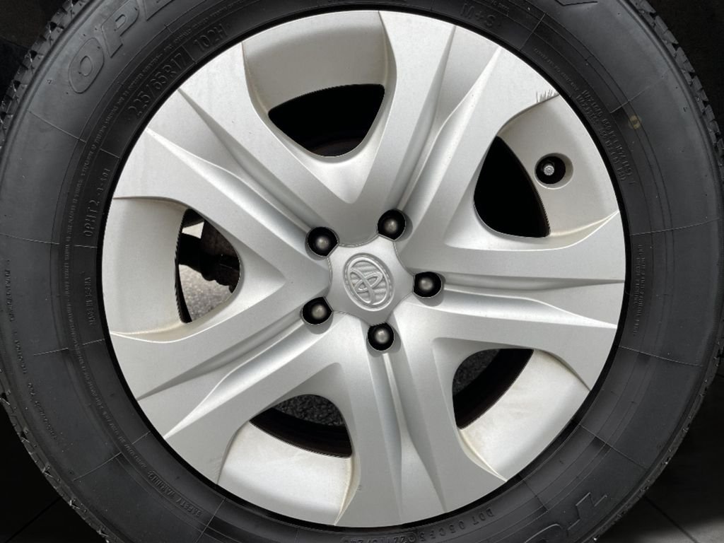 Used 2015 Black Toyota LE image 27