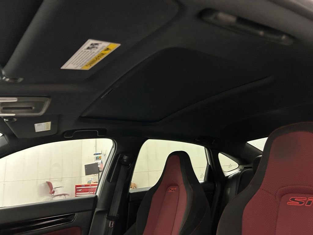 Used 2022 White Honda Si image 25