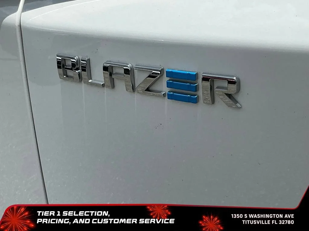 Used 2025 Summit White Chevrolet LT image 41