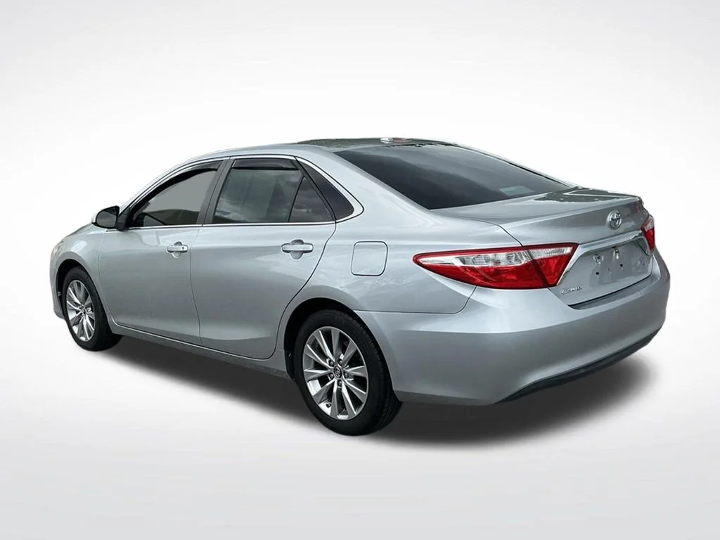 Used 2017 Silver Toyota XLE image 4