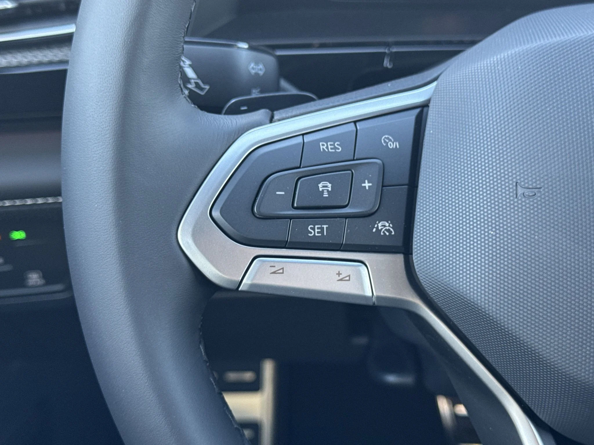 New 2026 Pure Gray Volkswagen 2.0T SEL R-Line Black image 18